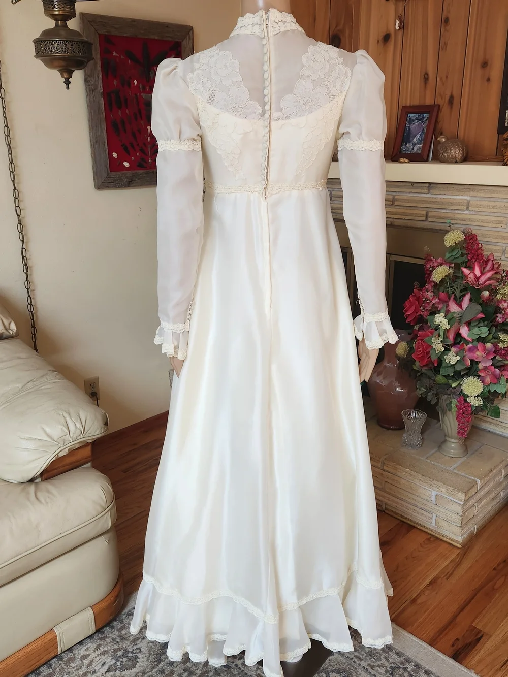 ✨ Dreamy Vintage 1960s Alfred Angelo "Edythe Vincent" Pearl & Lace Gown ✨ - Picture 4 of 14
